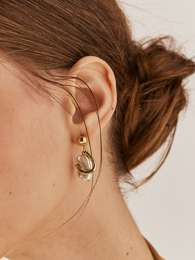 [소수] Baroque Pearl Point Earring 바로크 진주 포인트 귀걸이