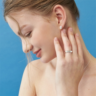 [티오유] Crystal white square onetouch earrings_TS021