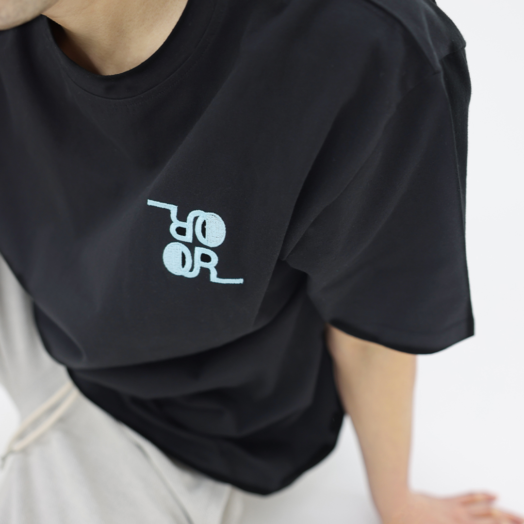 [오언더알] Unisex Basic Embroidered T-shirt_블랙
