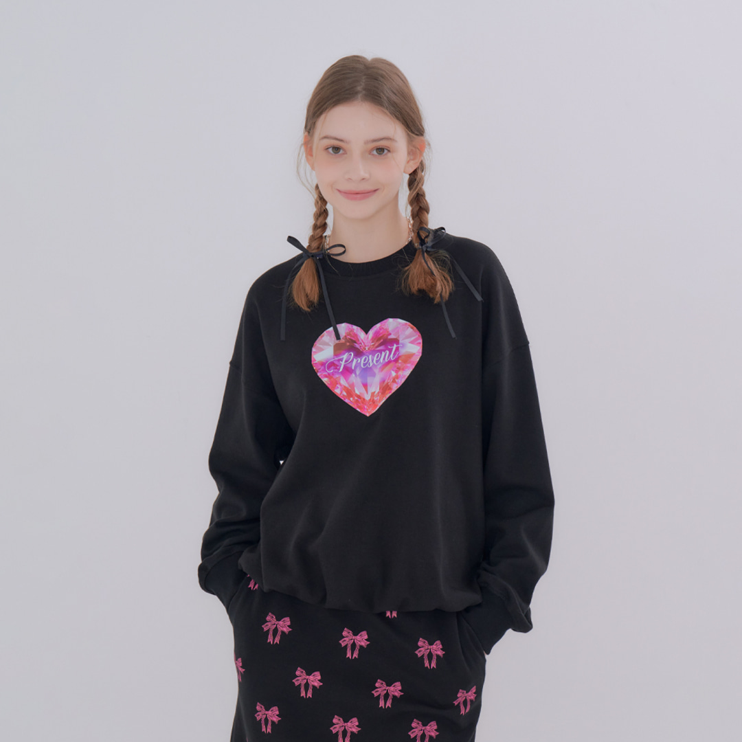 [메타퍼] MET heart present sweatshirt