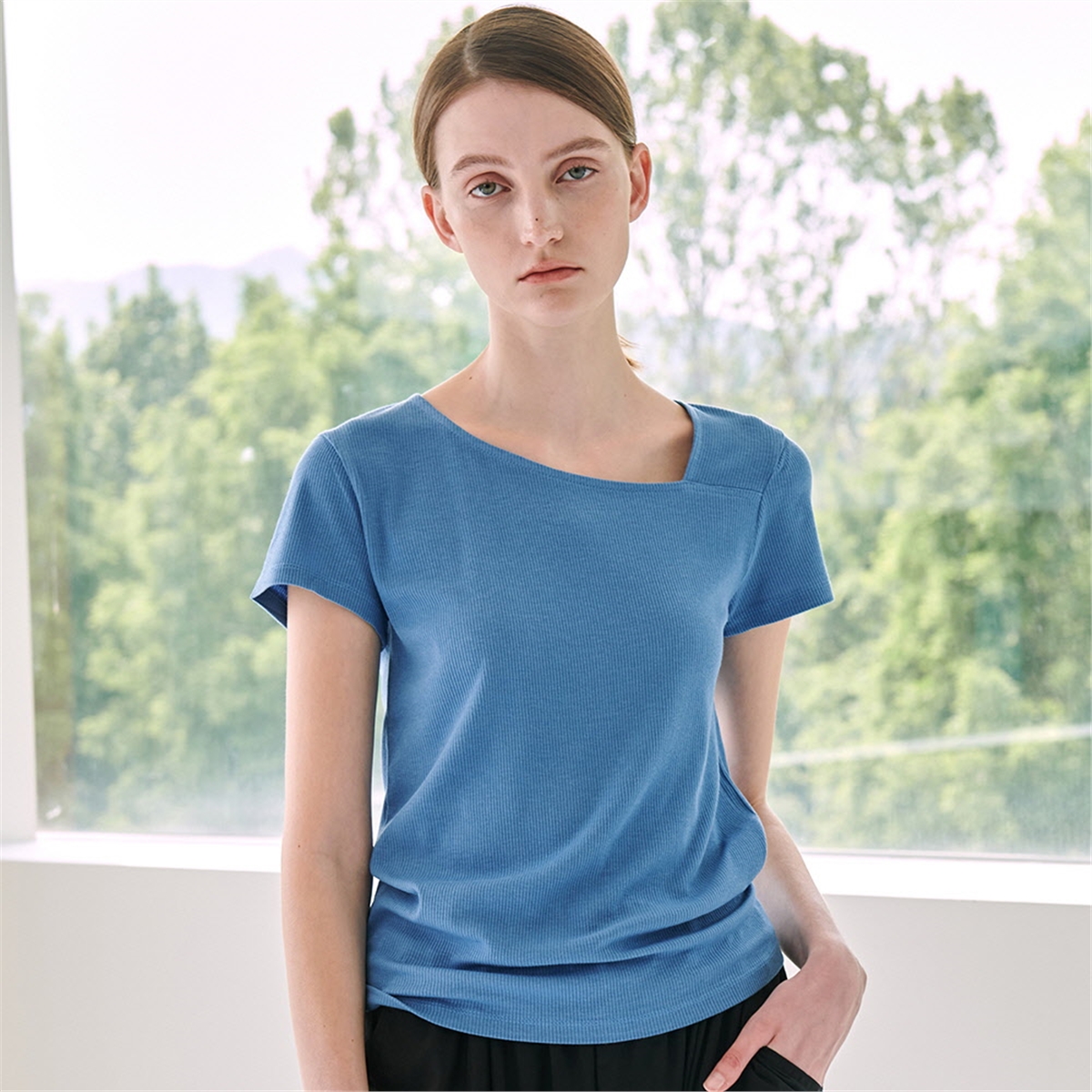 [누브] Unbalnce Neck T-Shirt - Blue