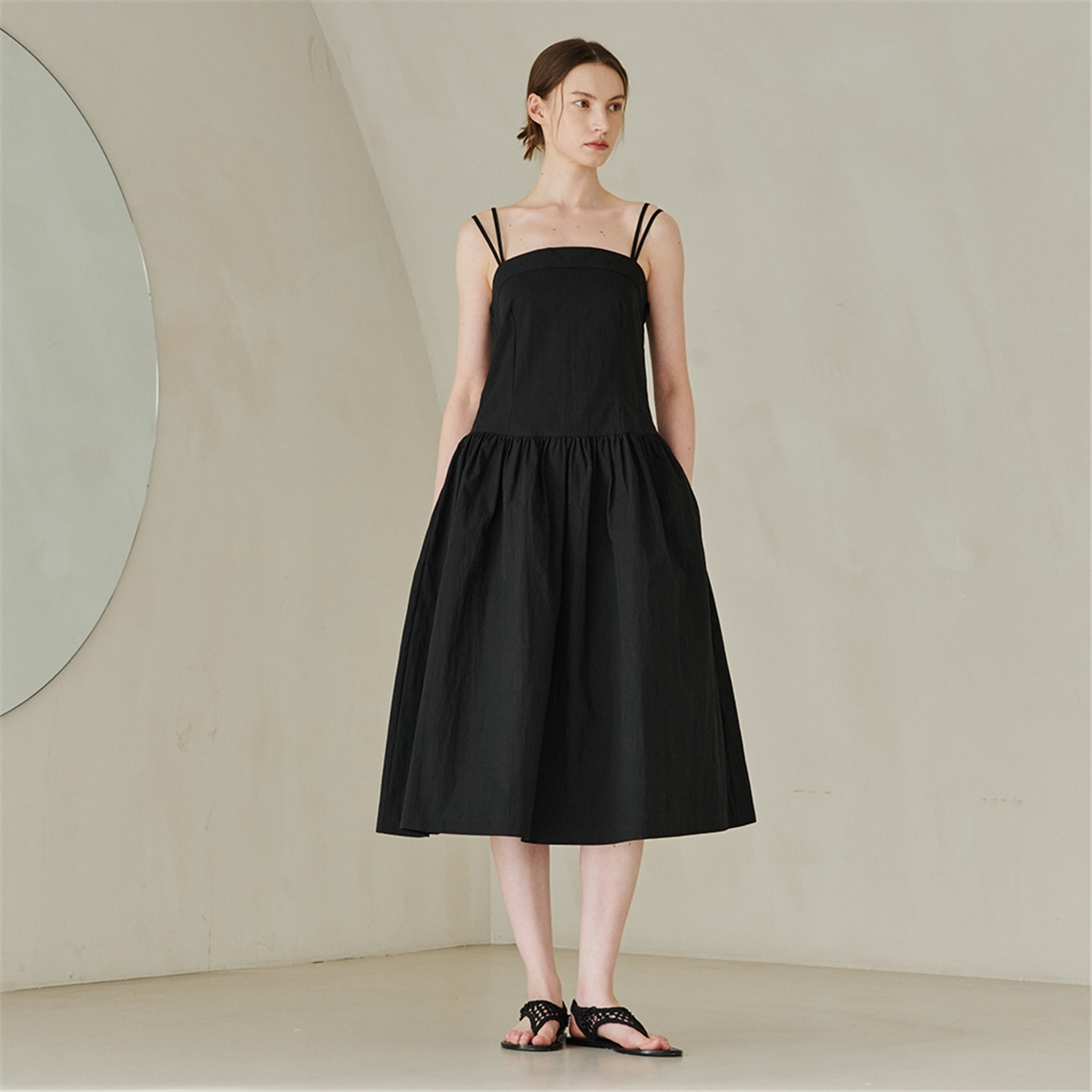 [누브] Bustier Low Waist Shirring Dress - Black