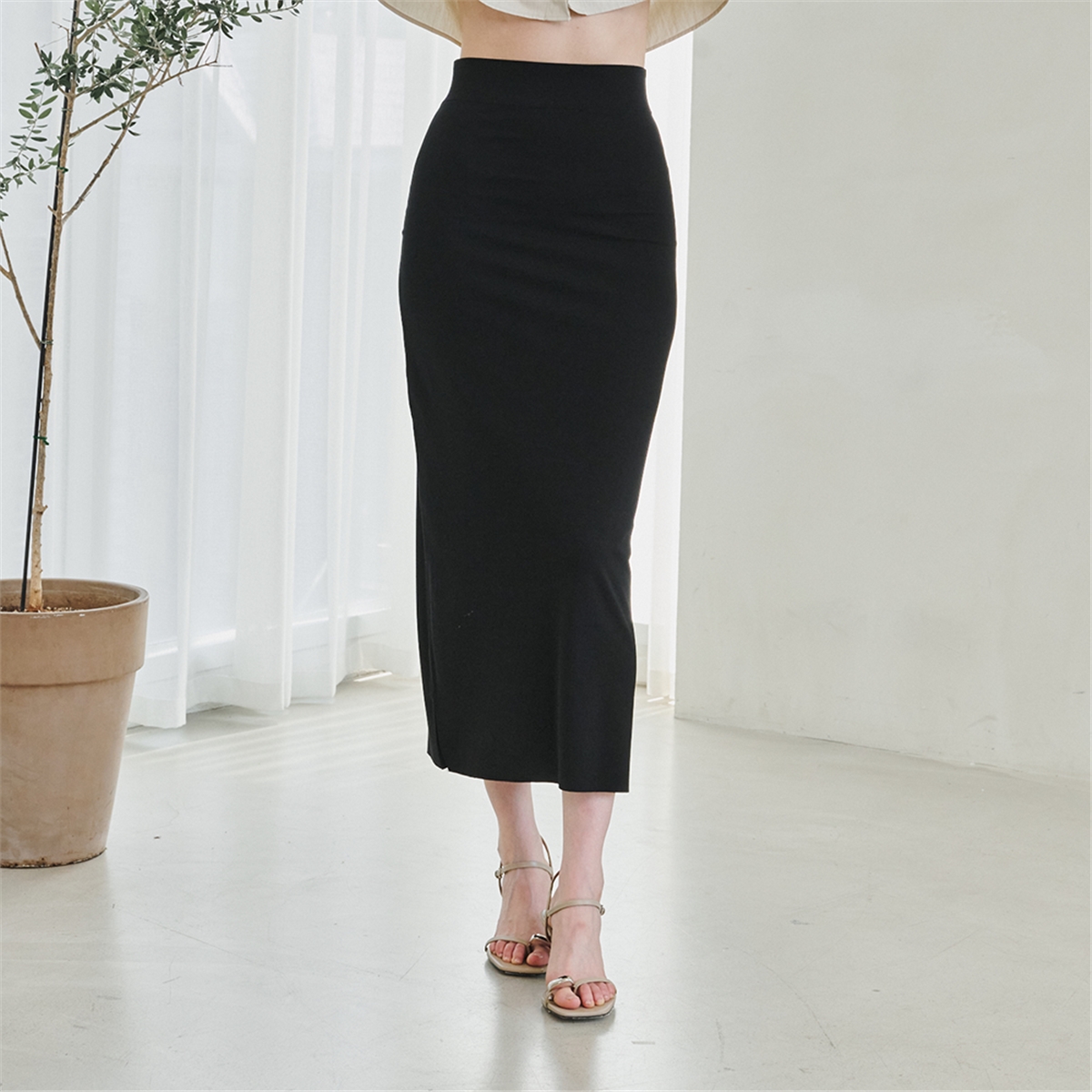 [누브] Cut Out Slim-fit Long Skirt - Black